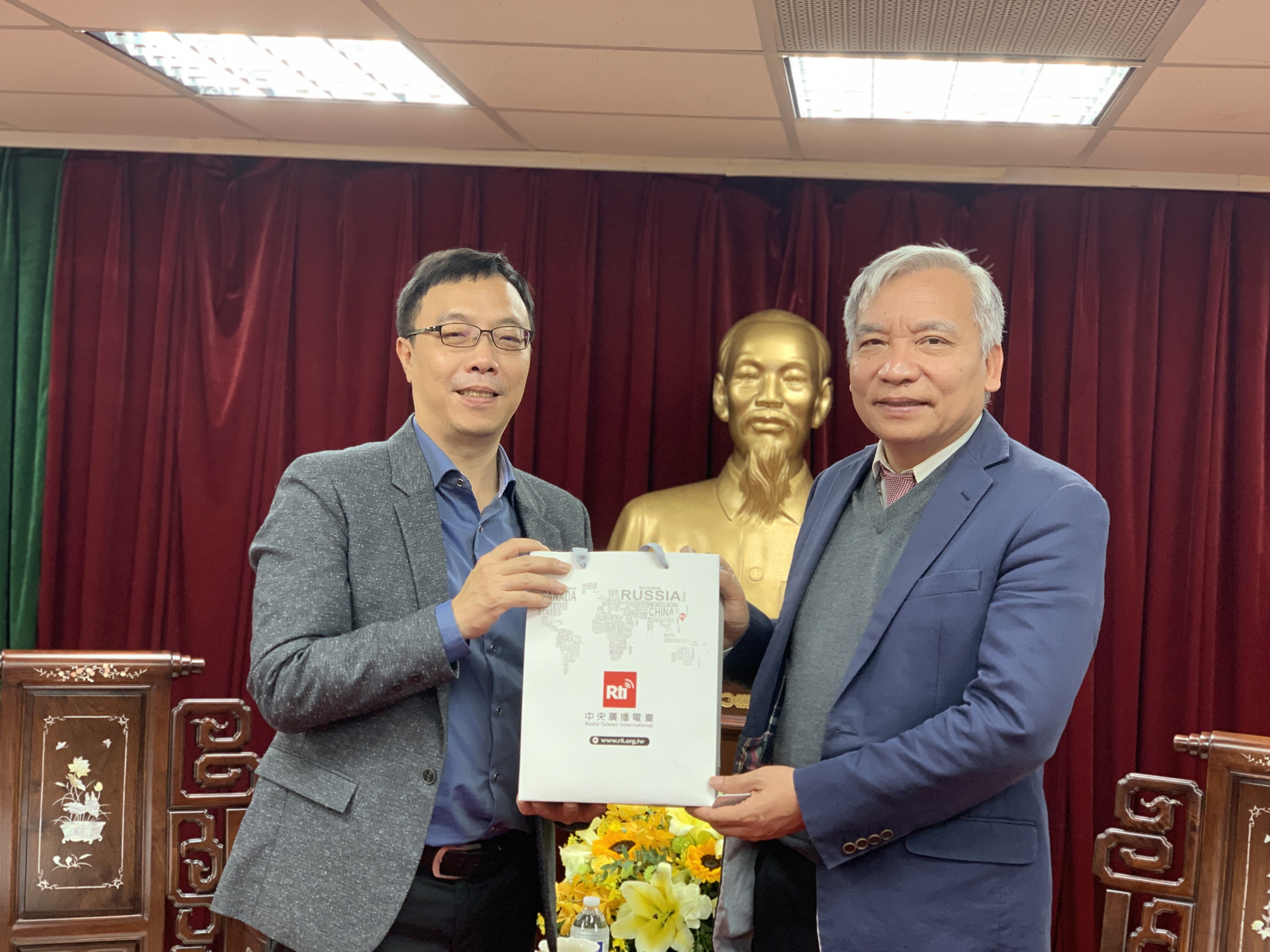 Buổi gặp gỡ giữa Tổng giám đốc đài RTI và Chủ nhiệm Văn phòng KT-VH Việt Nam tại Đài Bắc