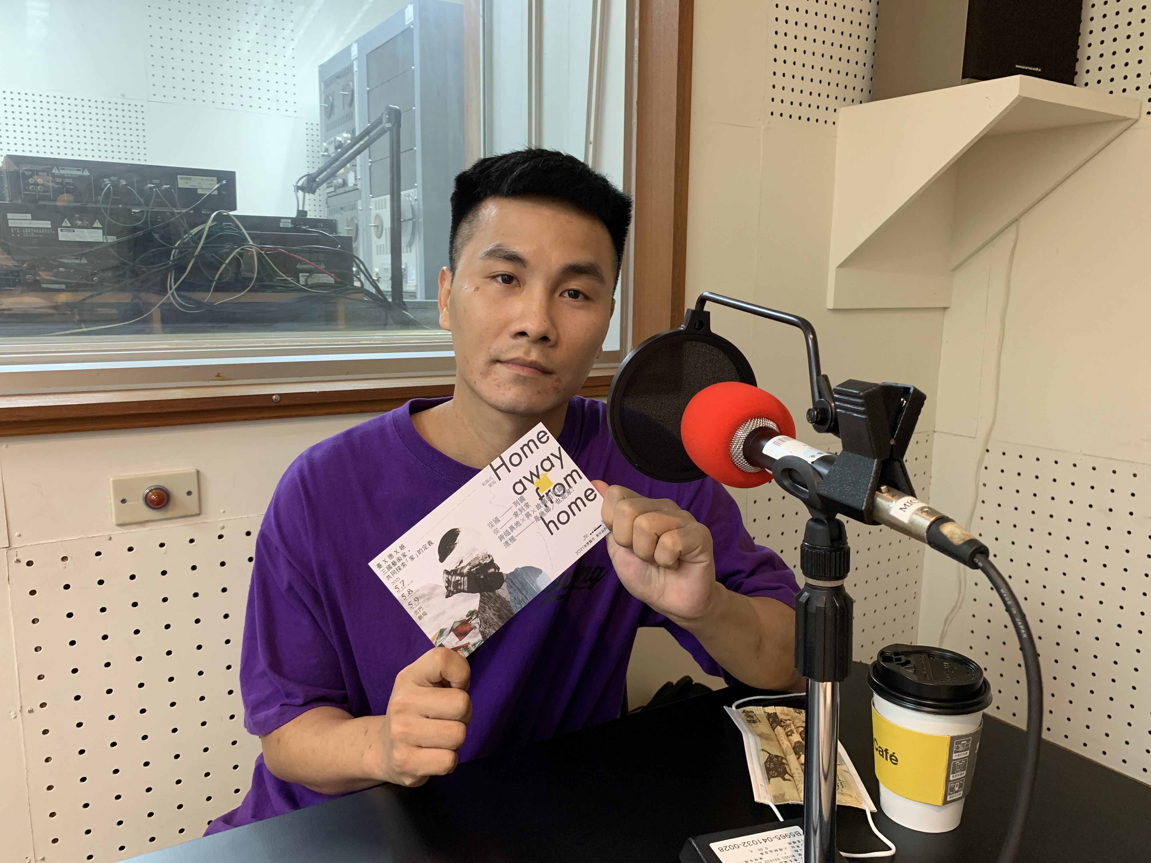 Trưởng thành nơi xứ người