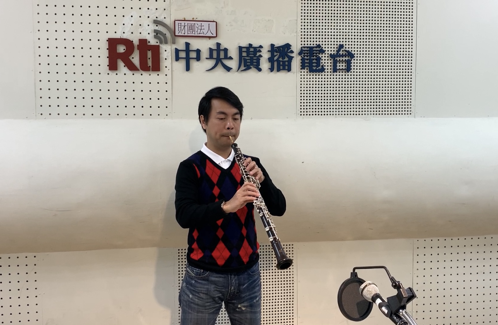 Nghệ sĩ kèn Oboe Nguyễn Hoàng Tùng: Đưa âm nhạc cổ điển đến gần hơn với khán giả (phần 2) Nghệ sĩ kèn Oboe Nguyễn Hoàng Tùng: Đưa âm nhạc cổ điển đến gần hơn với khán giả (phần 2)