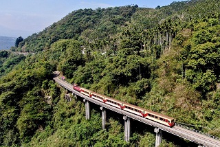 Tuyến đường sắt Alishan là nhân chứng cho cánh rừng bạt ngàn với bao biến cố, thăng trầm của lịch sử