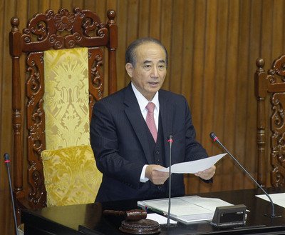 Viện lập pháp mở kì họp, Vương Kim Bình kì vọng mỗi bên nên nhường một bước.