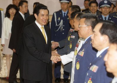 TT Mã Anh Cửu : Cho dù quan hệ hai bờ eo biển có tiến triển, nhưng không chểnh mảng việc xây dựng quân đội