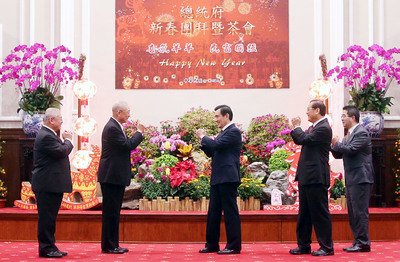 Cúng đầu xuân, tổng thống Mã Anh Cửu hy vọng năm nay kinh tế Đài Loan sáng tạo kỳ tích.