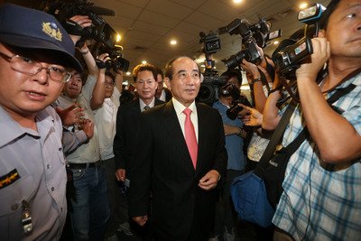 Vương Kim Bình đi thăm Nhật Bản, gặp gỡ em trai của thủ tướng Nhật Bản Shinzo Abe.