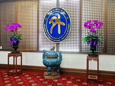 Bộ Ngoại giao trông mong vụ Tổng thống Burkina Faso bị bắt giữ sẽ được hòa bình hạ màn
