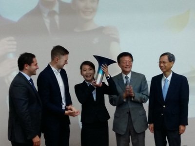 Nhóm sinh viên Đại học Chính trị ra mắt Diễn đàn đầu tư mạng giáo dục được trao Giải thưởng Hult