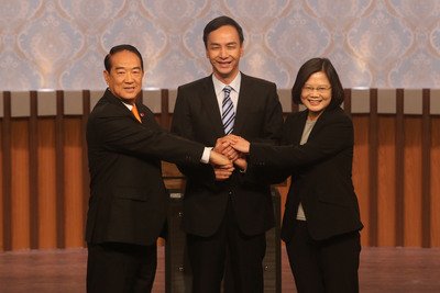 Ứng cử viên tranh cử tổng thống Đài Loan 2016 biện luận trên truyền hình.