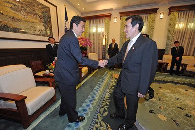 TT.Mã Anh Cửu tiếp đón Nobua Kishi, nhấn mạnh lập trường bảo vệ ngư dân