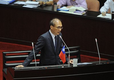 Bãi công gây hiệu ứng dây chuyền. Thủ tướng kêu gọi phải đối đãi tốt với nhân viên.