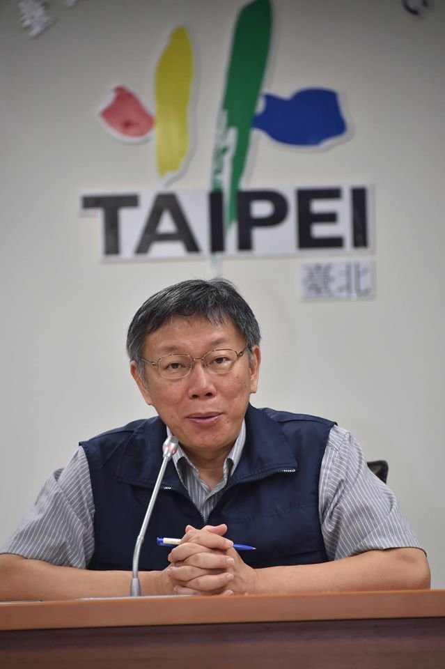 Thị trưởng Kha Văn Triết: Nếu cúp điện cúp nước do bão thì sẽ đợi bớt mưa gió mới sửa chữa.