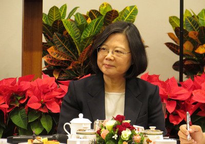 Tổng thống: kiên quyết giữ vững quan điểm ngoại giao thiết thực, năm tới là năm hành động của chính sách hướng Nam mới