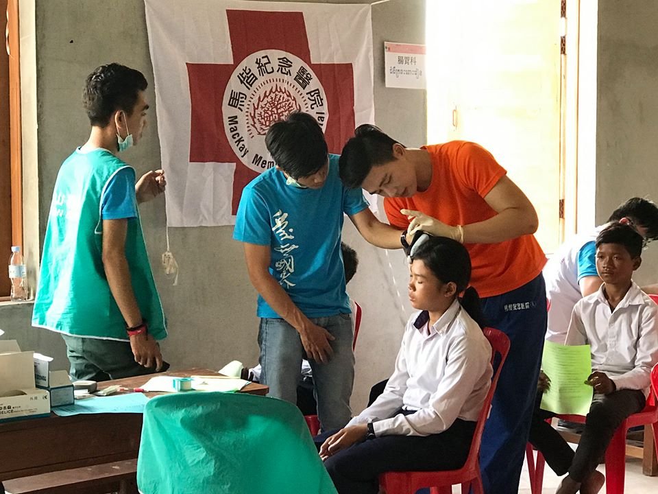 Đội ngũ y bác sỹ bệnh viện Mackay tổ chức khám chữa bệnh tình nguyện tại Campuchia