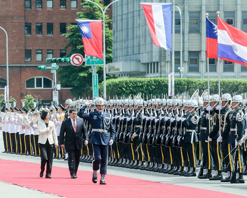 Tổng thống Thái Anh Văn đón chào nguyên thủ Paraguay bằng nghi lễ quân lễ: tình hữu nghị ngày càng tốt đẹp hơn