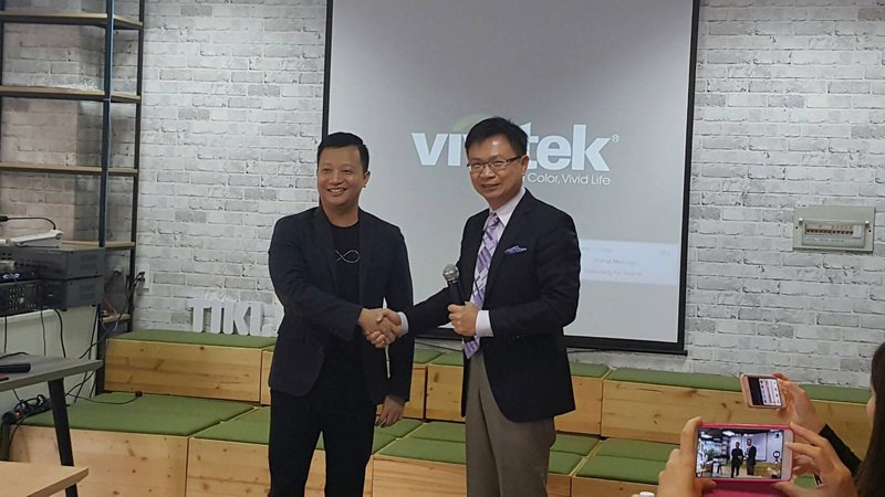 Huỳnh Chí Phương thăm viếng doanh nhân Việt Nam, hy vọng có thể thành công hợp tác