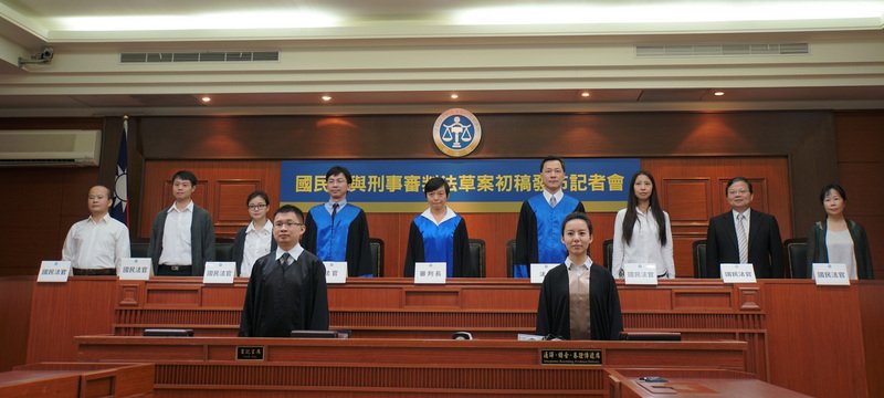 Người dân được quyền tham gia xét xử, đủ 23 tuổi có thể được bầu chọn làm thẩm phán quốc dân