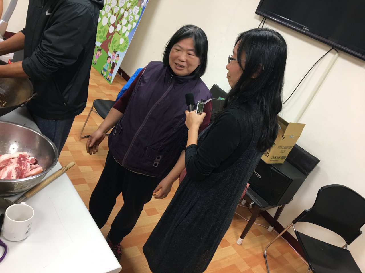 Dưới sự hướng dẫn của đầu bếp, thanh niên cai nghiện quáng bá món ăn ngày Tết