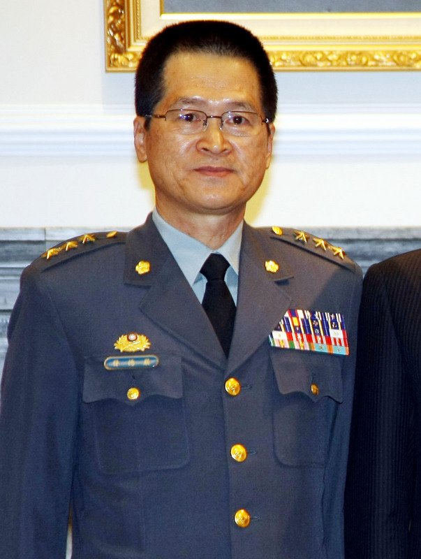 Cải tổ Nội các, ông Ngô Chiêu Nhiếp nhậm chức Ngoại trưởng, Nghiêm Đức Phát tiếp nhận chức vụ Bộ trưởng Quốc phòng