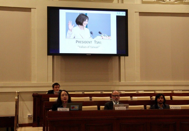 Đường Phụng (Audrey Tang) đến Tòa thánh Vatican thảo luận vấn đề dân chủ số hóa của Đài Loan