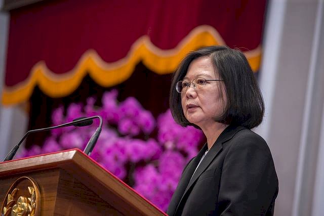 Tổng thống Thái Anh Văn xin lỗi với quân nhân, công chức và giáo viên về ảnh hưởng gây ra từ cải cách niên kim