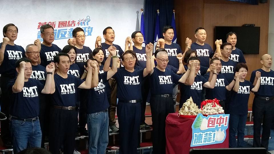 Đoàn kết thể hiện quyết tâm, ông Ngô Đôn Nghĩa dẫn đầu ứng cử viên tranh cử thị trưởng huyện trưởng cùng tạo thanh thế