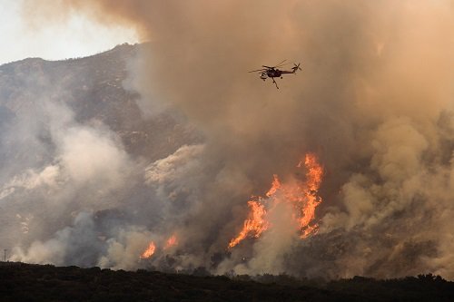 Cháy rừng California khó khống chế, là trận cháy rừng lớn thứ 5 trong lịch sử tại California