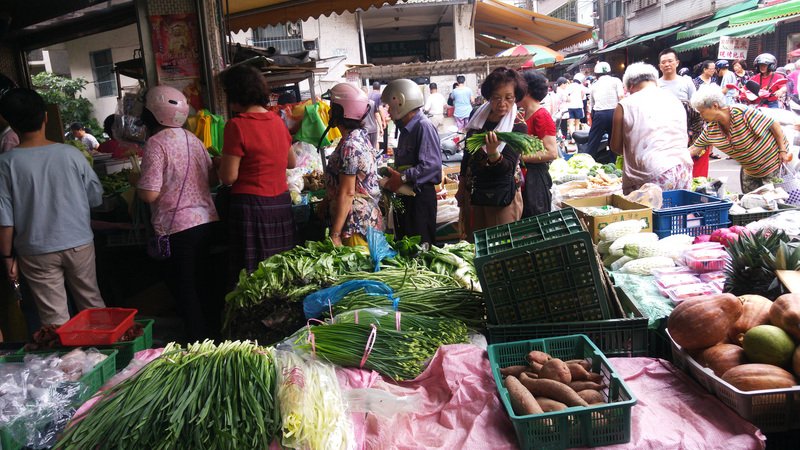 Giá rau tăng 16,3%, Sở Nông lương: nguyên nhân là do mưa lớn cộng thêm chợ nghỉ bán dịp rằm tháng bảy
