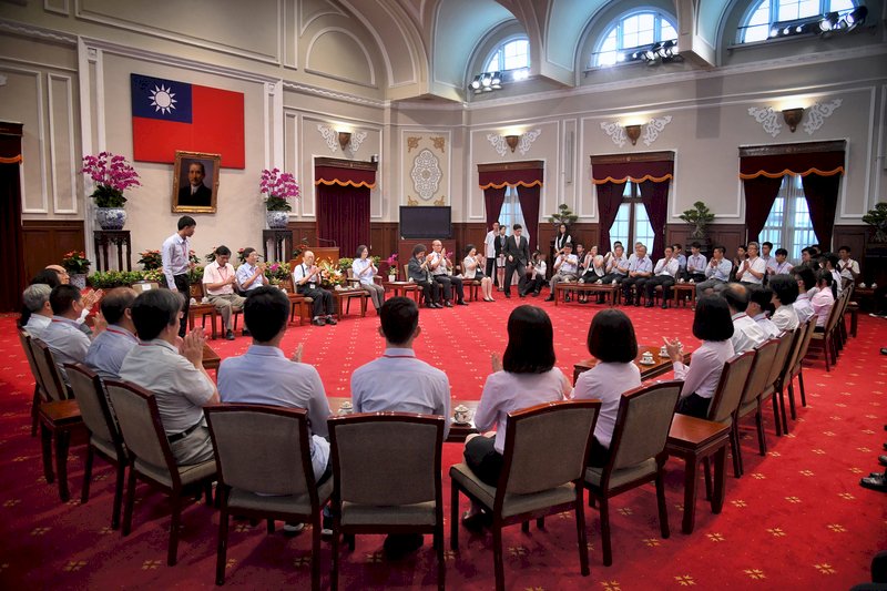 Tổng thống Thái Anh Văn yêu cầu Bộ giáo dục đặc biệt lưu ý về vấn đề giáo dục AI