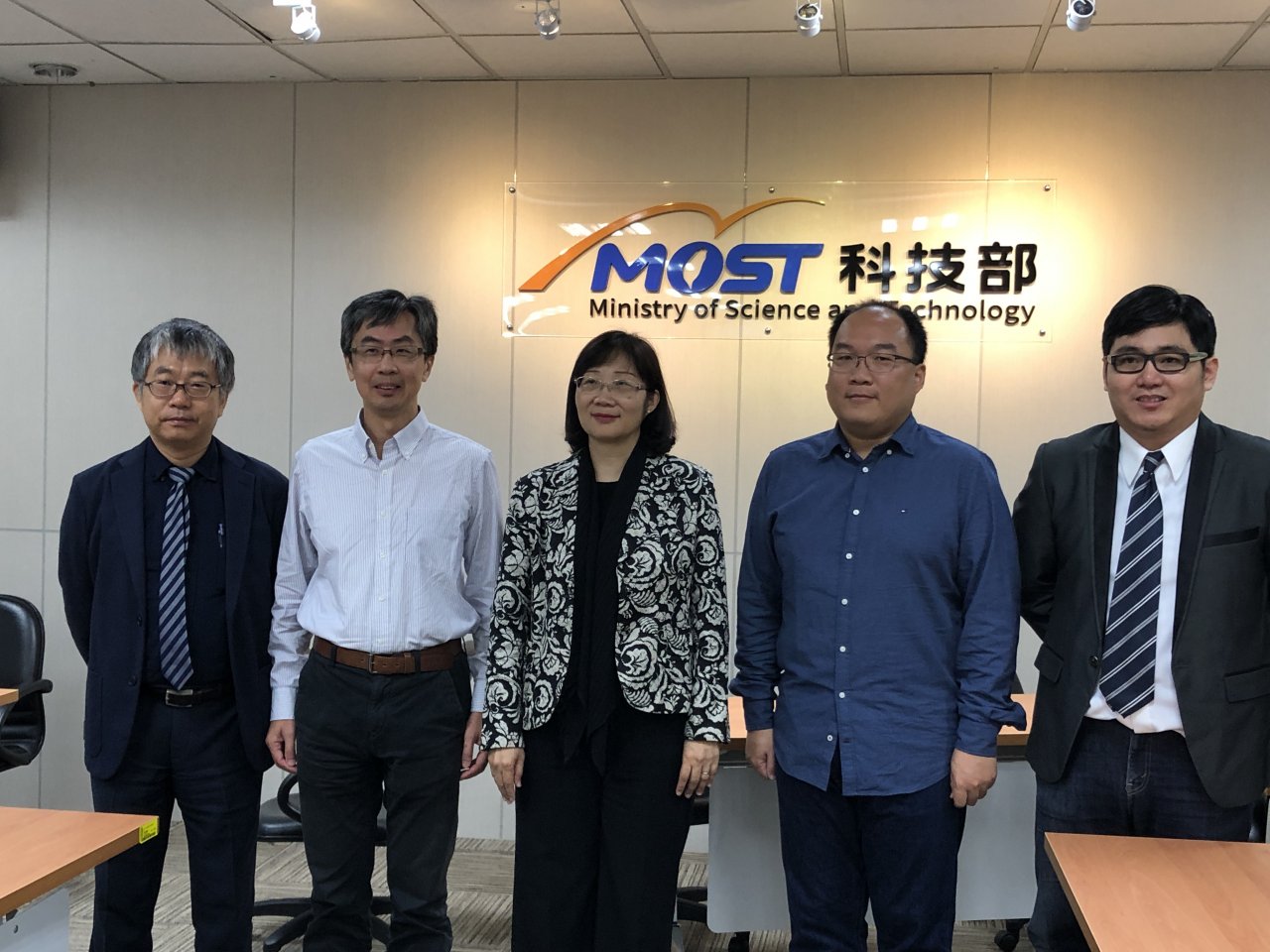 Mạch tích hợp có sự đột phá mới! Các nhà học giả tìm ra vật liệu tinh thể 0,7 Nanomet