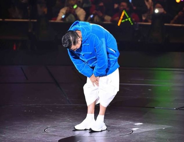 Lưu Đức Hòa bật khóc tuyên bố dừng đêm diễn giữa chừng do mất tiếng
