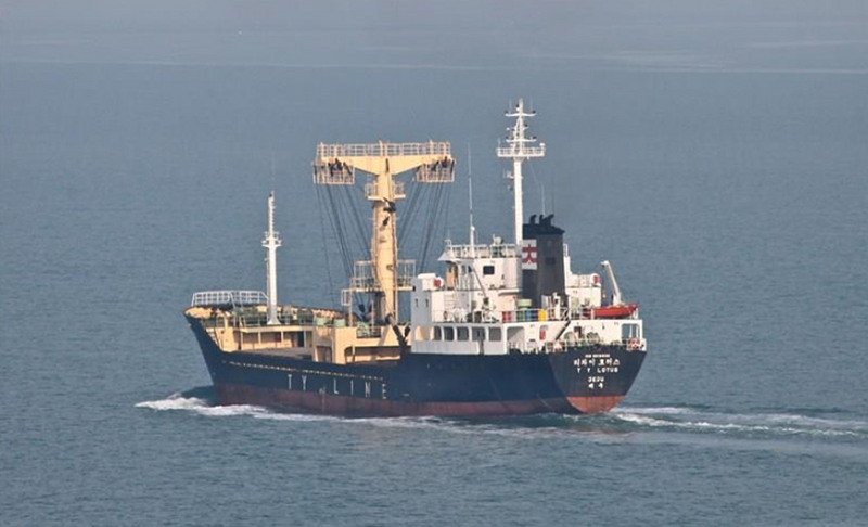 Tàu chở hàng rời của Palau bị lật ngoài khơi, có 13 nạn nhân đang chờ cứu hộ