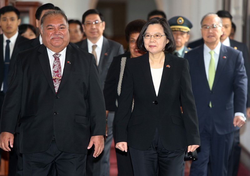 Gặp gỡ Tổng thống nước Nauru. Tổng thống Thái Anh Văn phản đối cái gọi “1 nước 2 chế độ”.