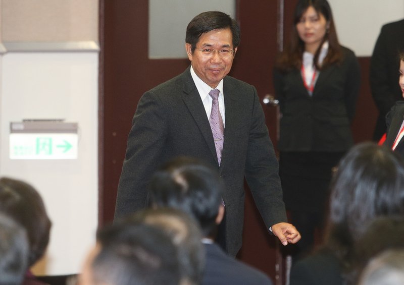 Lại đảm nhiệm chức Bộ trưởng Bộ giáo dục . Phan Văn Trung : Sẵn sàng gánh vác trách nhiệm nặng nề
