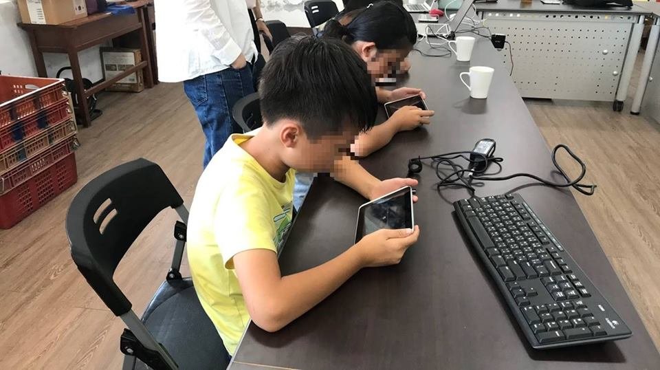 Giáo viên sử dụng kênh học tập kỹ thuật số, giúp học sinh làm kiểm tra đạt điểm số cao hơn