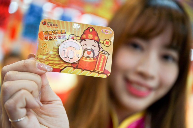 Ngày Tết thử vận may với trò cào xổ số, nhìn “Mật mã trúng thưởng” là biết ngay kết quả