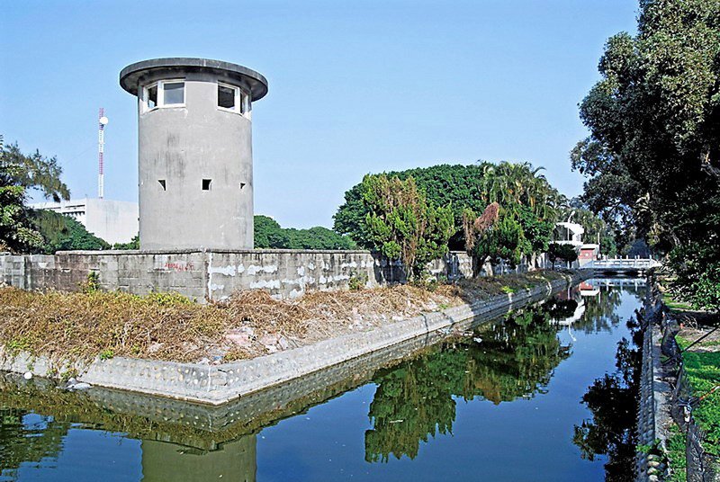 Chi nhánh Đài phát thanh RTI ở Lộc Cảng có dòng nước bao quanh tháp đài được ghi vào danh mục cảnh quan văn hóa