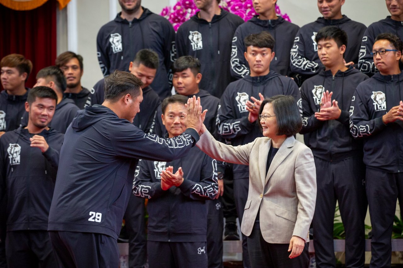 Tổng thống Thái Anh Văn tiếp kiến đội bóng chày chuyên nghiệp Lamigo Đào Viên tại Phủ tổng thống