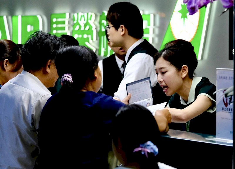 Bãi công của nhân viên Eva ảnh hưởng hơn 10 ngàn hành khách, Bộ Giao thông chia 4 thời điểm trong ngày để đưa thông tin tổng hợp