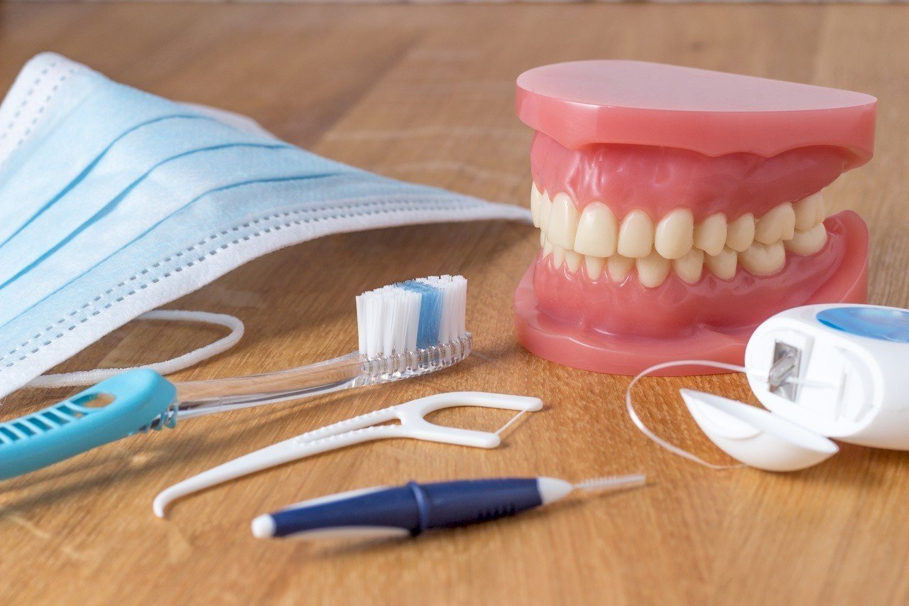 Nhật Bản phát triển công nghệ AI dùng điện thoại chụp ảnh kiểm tra bệnh nha chu