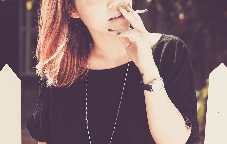 Tỷ lệ sử dụng thuốc lá có hương vị ở nữ giới, học sinh ngày càng gia tăng, độc hại như thuốc lá truyền thống
