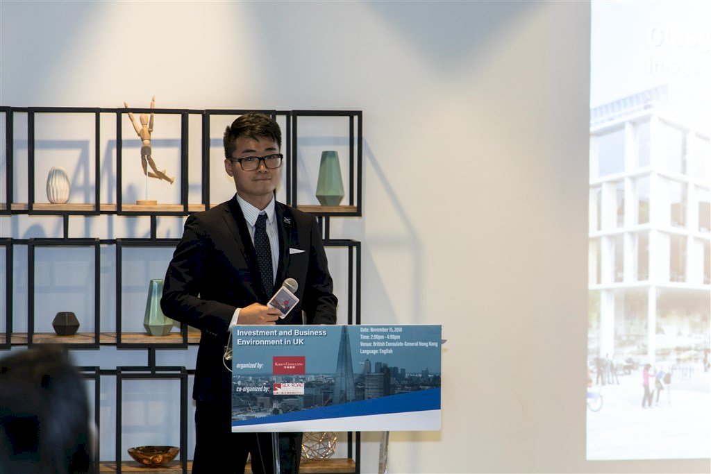Nhân viên Simon Cheng của Lãnh sự quán Anh Quốc tại Hongkong bị Trung Quốc tạm giam 15 ngày đã được phóng thích về Hongkong