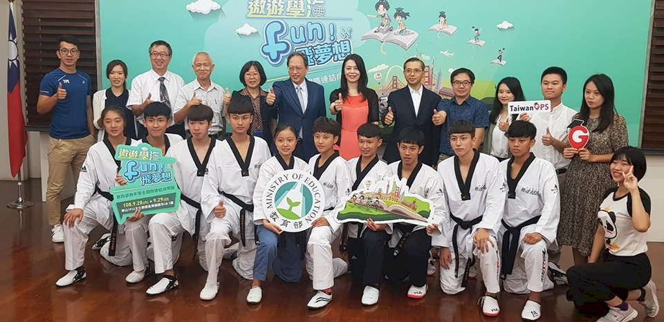 Bộ Giáo dục chi ra hơn 1 tỷ, khuyến khích thanh niên bắt nhịp với quốc tế