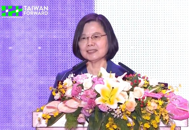 Phát biểu tại buổi dạ tiệc Quốc Khánh, tổng thống kêu gọi người dân đoàn kết, giữ vững chủ quyền