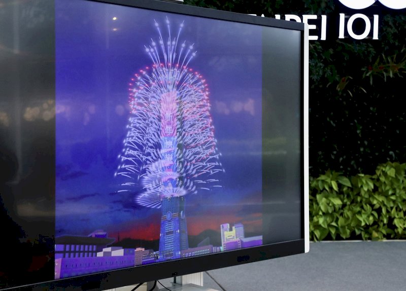 Đón mừng năm 2020. Bộ Ngoại giao phát sóng màn bắn pháo hoa tại tòa cao ốc 101 ra toàn cầu.