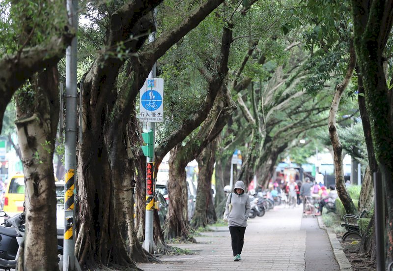 Thời tiết thay đổi liên tục, ngày mai sẽ có mưa to, chủ nhật sẽ xuất hiện khối không khí lạnh cực mạnh