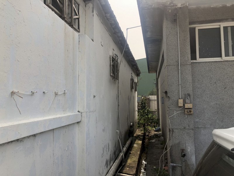31 người Việt Nam vượt biên bị bắt, 6 người phá cửa sổ bỏ trốn.