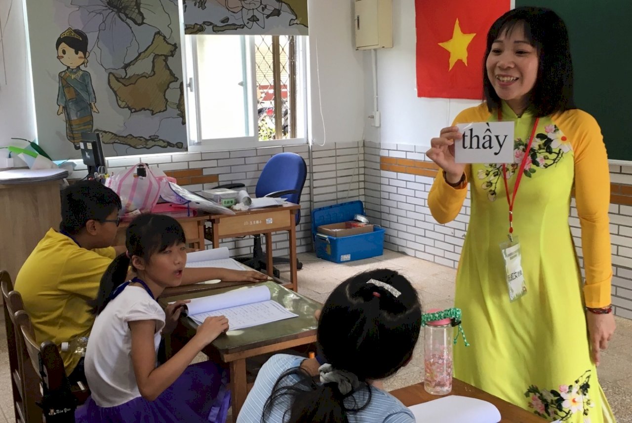 Đơn giản hóa thủ tục xác nhận trình độ học vấn của cộng đồng di dân mới Đông Nam Á.