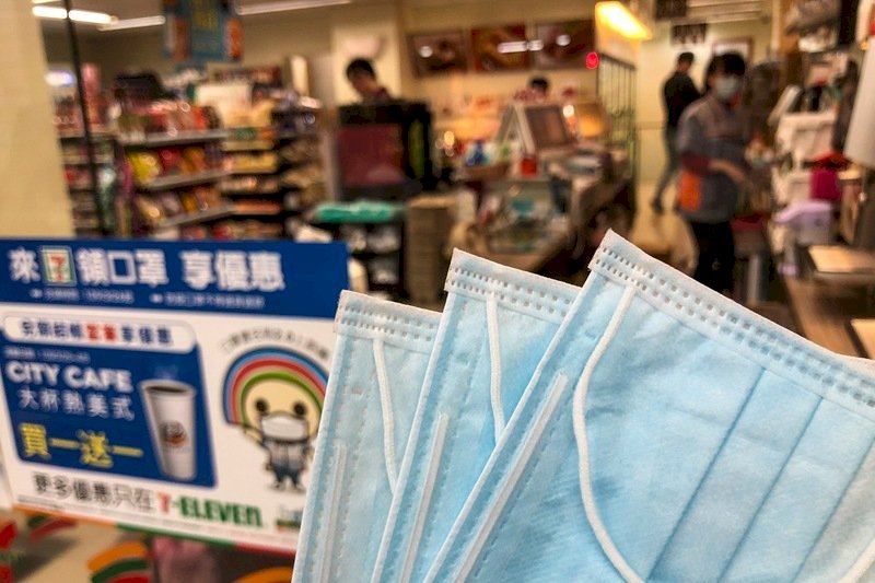 Kể từ ngày 1/6 có thể đặt mua khẩu trang tại 7-11, ngày 2/6, cửa hàng FamilyMart bắt đầu bán khẩu trang