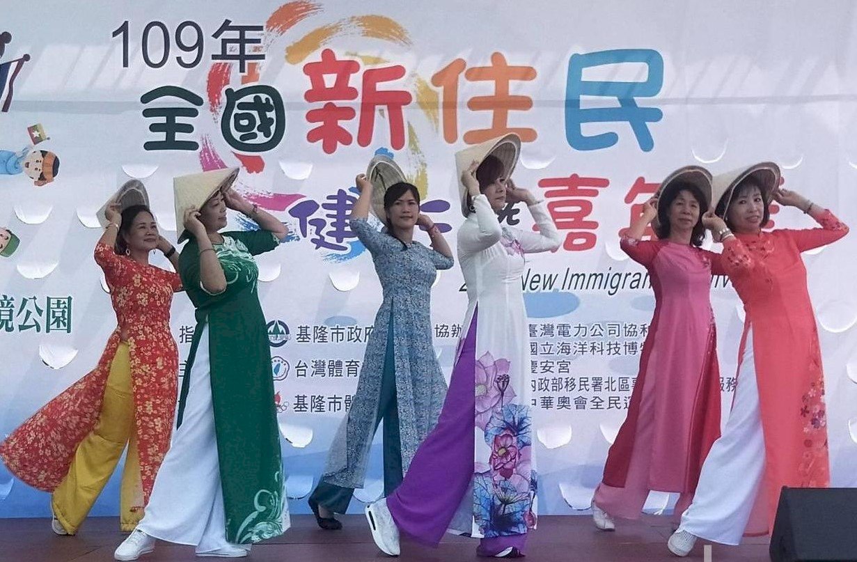 Hơn 3000 người đến tham gia hoạt động Festival và đi bộ vì sức khỏe dành cho di dân mới tại Cơ Long