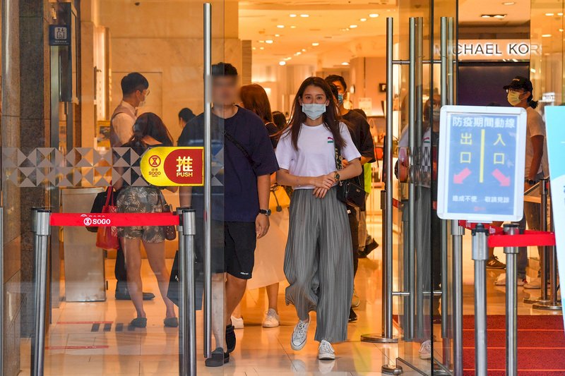 Về việc khôi phục đeo khẩu trang tại 8 địa điểm, Trần Thời Trung: tuyên truyền hướng dẫn 1 tuần, sau đó sẽ tùy tình hình dịch bệnh quyết định có phạt hay không