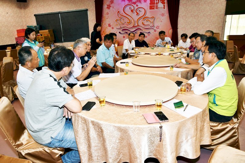 Các nhóm chăn nuôi heo : Thịt heo Mỹ chỉ được dùng để chế biến thức ăn, người dân từ chối mua thịt heo của Mỹ, ủng hộ thịt heo Đài Loan